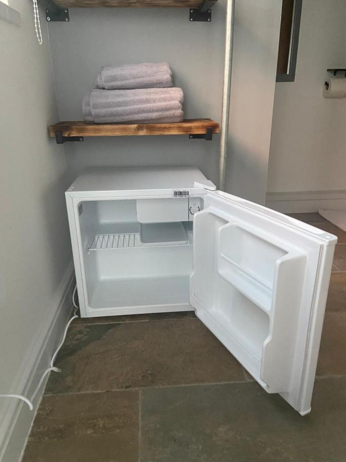 Adorable Bedsit For You, Partner And Your Pet! Stepaside  ภายนอก รูปภาพ